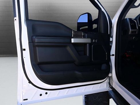 Used 2018 Ford F250 Lariat w/ Lariat Ultimate Package image 12