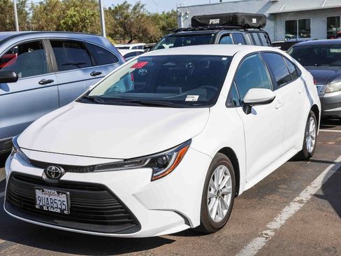Used 2025 Toyota Corolla LE w/ LE Premium Package FWD image 2