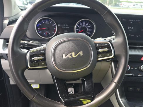 Used 2024 Kia Carnival LX FWD image 9