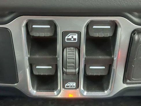 Certified 2024 Jeep Wrangler Unlimited Sahara w/ Technology Group AWD/4WD image 28