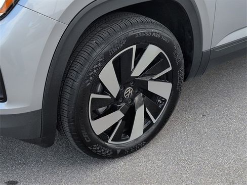 Used 2024 Volkswagen Atlas Cross Sport SE image 31