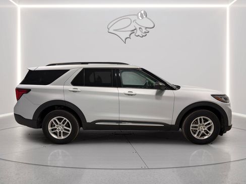 Used 2025 Ford Explorer Active AWD/4WD image 6