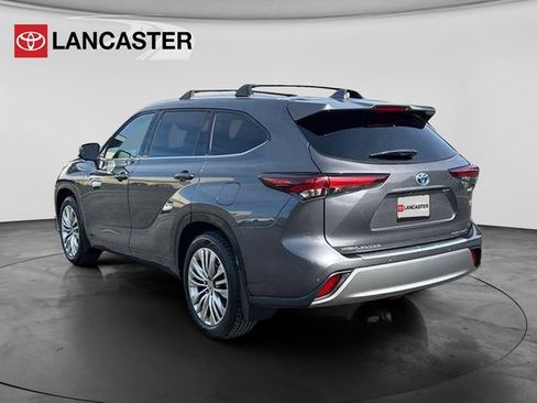 Used 2024 Toyota Highlander Platinum AWD/4WD image 5