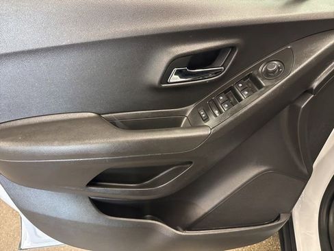 Used 2020 Chevrolet Trax LS w/ Tint and Cruise Package FWD image 9