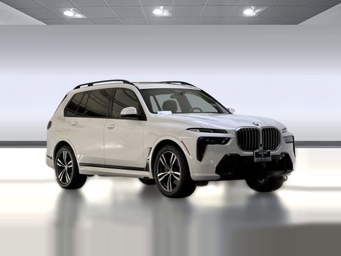 Used 2023 BMW X7 xDrive40i w/ M Sport Package image 6