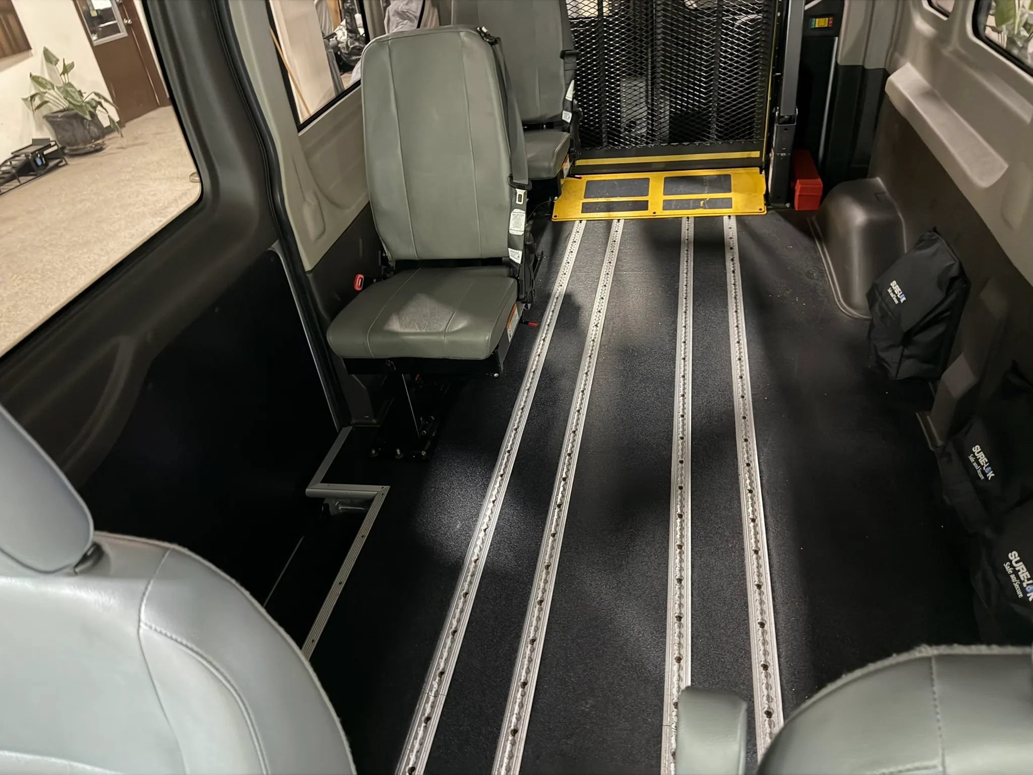 Used 2019 Ford Transit 250 148 Medium Roof RWD image 38