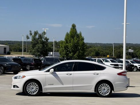 Used 2013 Ford Fusion SE FWD image 3