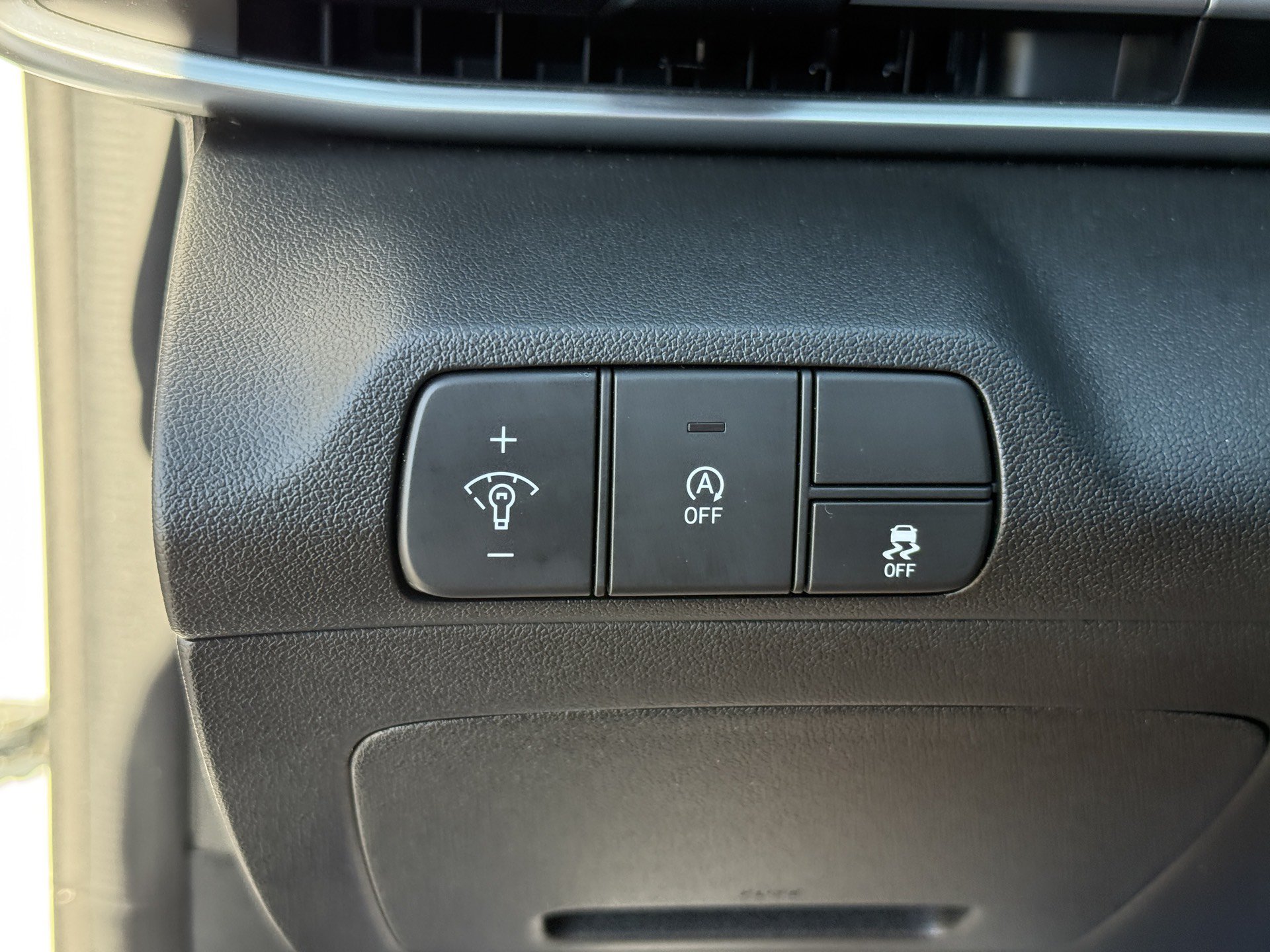 Used 2025 Hyundai Elantra SE FWD image 33
