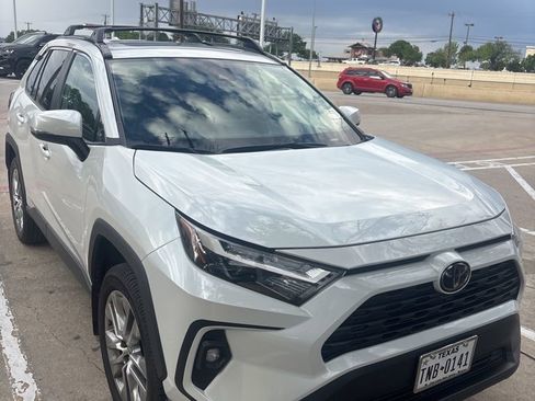 Used 2023 Toyota RAV4 XLE Premium image 16