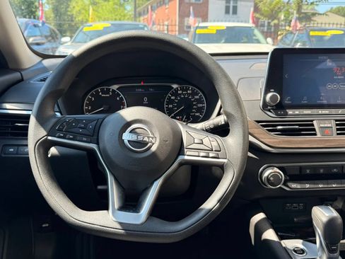 Used 2024 Nissan Altima 2.5 SV FWD image 18