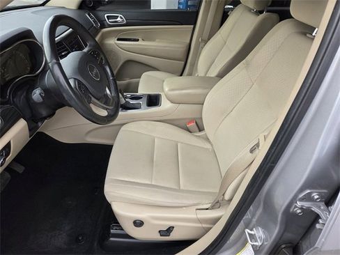 Used 2019 Jeep Grand Cherokee Laredo image 10