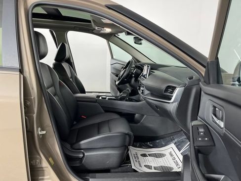 Used 2024 Nissan Rogue SV w/ SV Premium Package AWD/4WD image 41