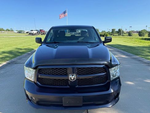 Used 2018 RAM 1500 Express AWD/4WD image 11