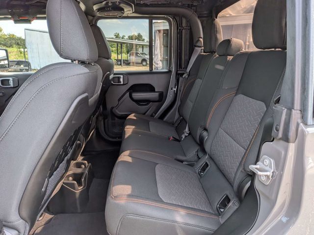 Used 2022 Jeep Gladiator Mojave w/ Trailer Tow Package AWD/4WD image 14