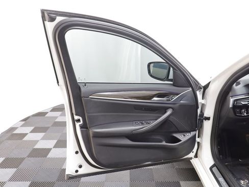 Used 2018 BMW 530e xDrive image 5