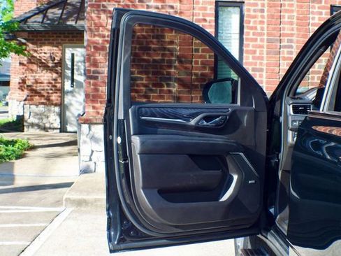 Used 2021 GMC Yukon XL Denali w/ Denali Premium Package image 18