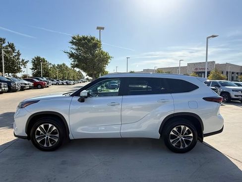 Used 2026 Toyota Highlander XLE AWD/4WD image 8