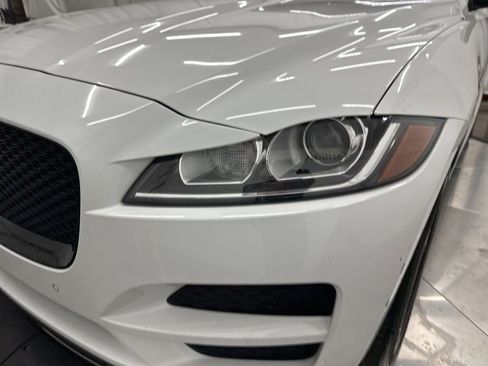 Used 2020 Jaguar F-PACE Premium image 29