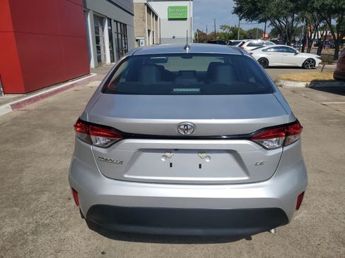 Used 2025 Toyota Corolla LE FWD image 5