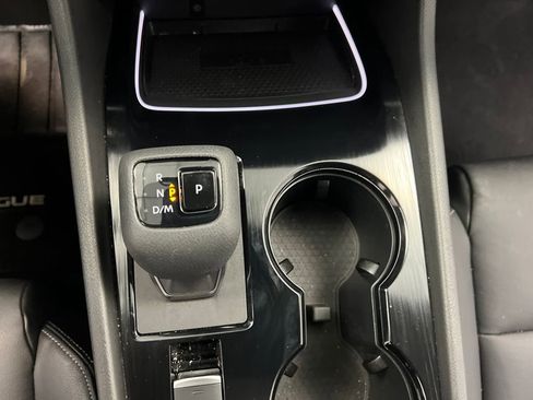 Used 2025 Nissan Rogue SL FWD image 45