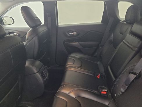 Used 2019 Jeep Cherokee Latitude Plus w/ Cold Weather Group image 18