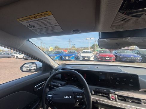 Used 2025 Kia K4 LXS image 35