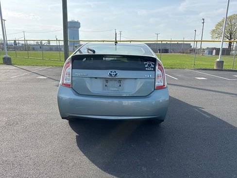 Used 2015 Toyota Prius Three image 3