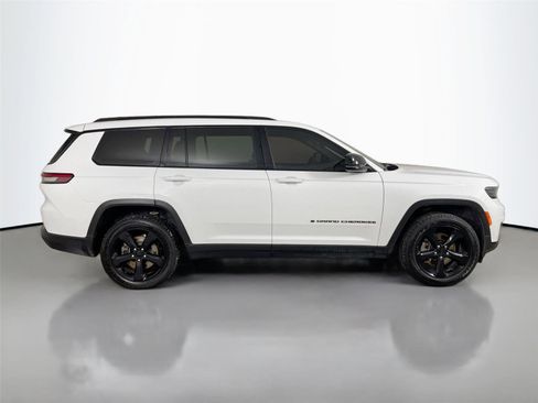 Used 2023 Jeep Grand Cherokee L Laredo image 8