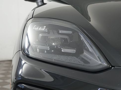 Certified 2024 Porsche Cayenne AWD/4WD image 11