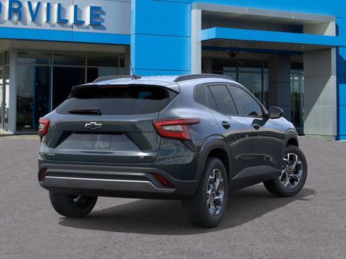 New 2026 Chevrolet Trax LT image 4