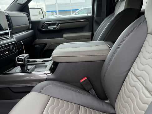 Used 2026 Chevrolet Silverado 1500 ZR2 w/ Dark Appearance Package image 7