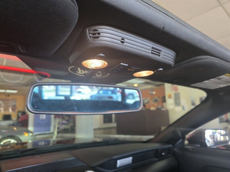 Used 2019 Ford Mustang Convertible RWD image 21