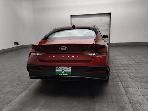 Used 2025 Hyundai Elantra SE FWD image 7