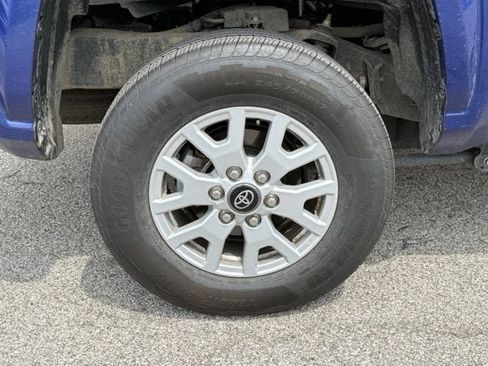 Used 2025 Toyota Tacoma SR5 AWD/4WD image 12