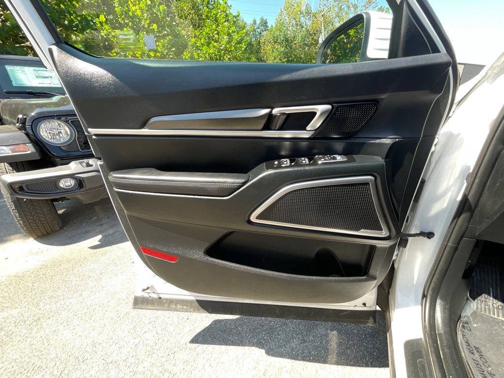 Used 2025 Kia Telluride S FWD image 8