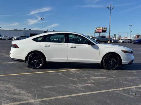 Certified 2025 Honda Accord SE image 2