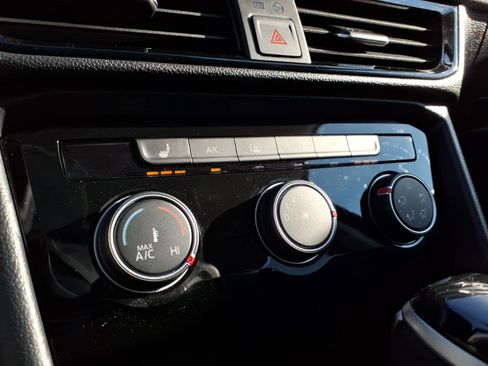 Used 2023 Volkswagen Taos SE image 20