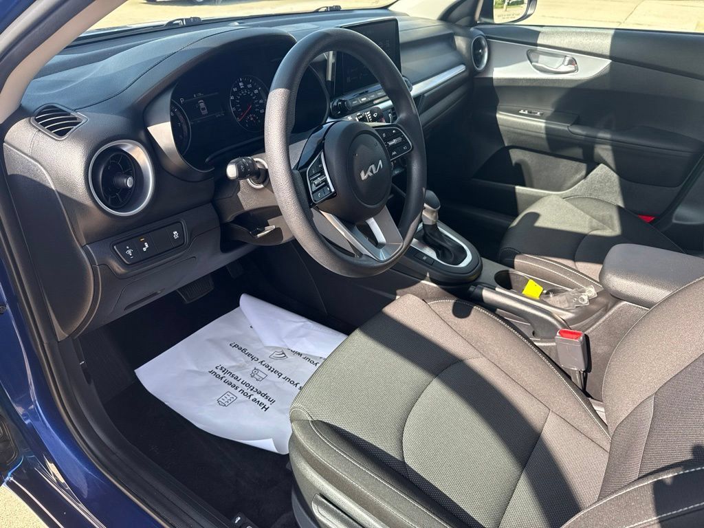 Used 2023 Kia Forte LXS w/ LXS Technology Package FWD image 8