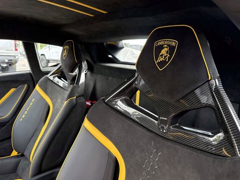 Used 2024 Lamborghini Huracan Tecnica RWD image 22