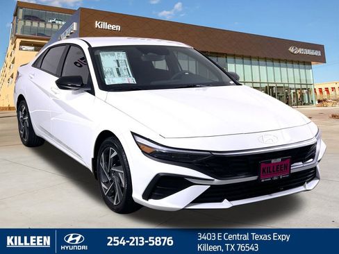 Used 2025 Hyundai Elantra Sport image 11