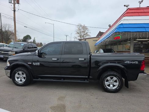 Used 2018 RAM 1500 SLT image 3