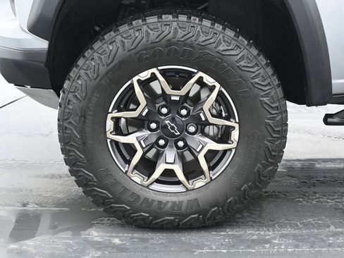 Used 2024 Chevrolet Colorado ZR2 w/ Technology Package image 23