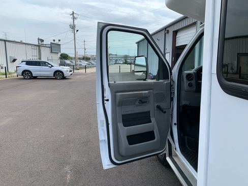 Used 2010 Ford E-450 and Econoline 450 Super Duty RWD image 13