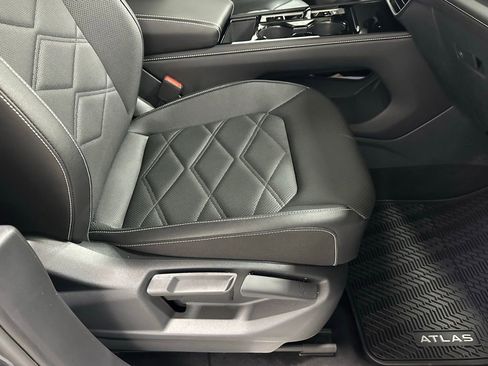 Used 2025 Volkswagen Atlas SE image 62