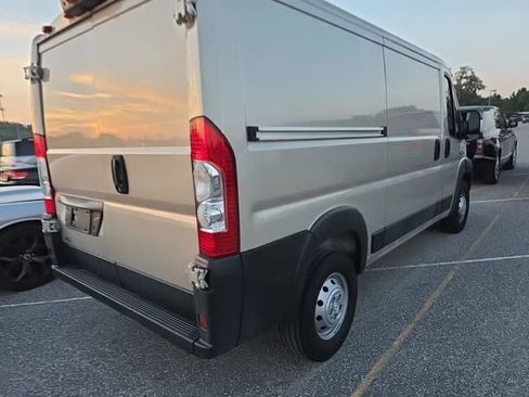 Used 2021 RAM ProMaster 2500 w/ Premium Appearance Group FWD image 4