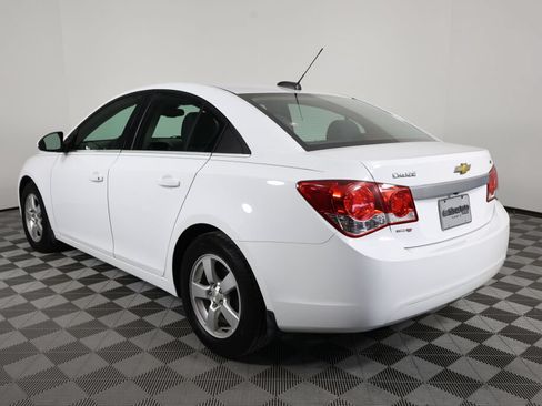 Used 2015 Chevrolet Cruze LT w/ Technology Package FWD image 4