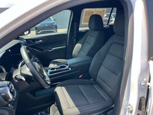 Used 2025 Chevrolet Equinox LT FWD image 36