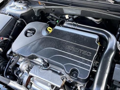 Used 2024 Chevrolet Malibu LT FWD image 32