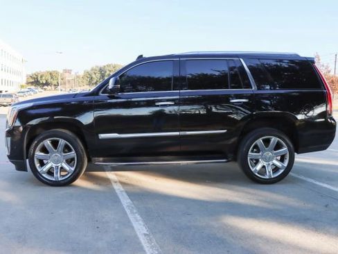 Used 2019 Cadillac Escalade Luxury image 4