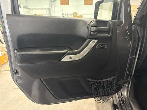 Used 2017 Jeep Wrangler Unlimited Rubicon image 26